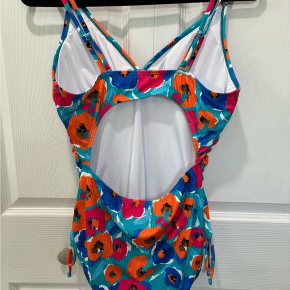 Vibrant Floral One-Piece Swimsuit - Picture 5 of 7